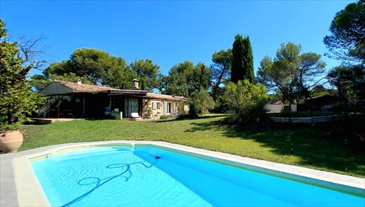 7 pièces 162 m² · à Rognes · 162 m² · 850 000 €