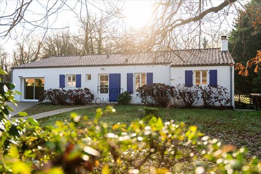 5 pièces 225 m² · à Breuillet · 225 m² · 696 900 €