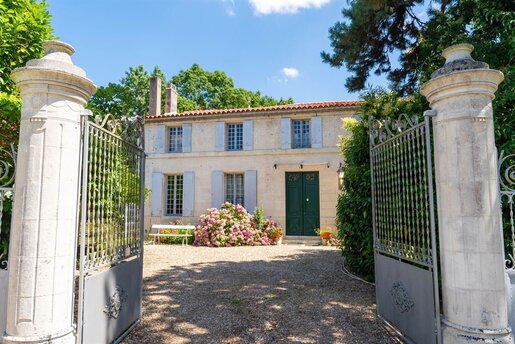 Maison 14 pièces 550 m² · à Pessines · 550 m² · 918 750 €