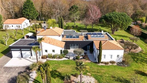 Maison 8 pièces 533 m² · à Jazennes · 533 m² · 901 000 €