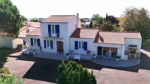 Maison 12 pièces 302 m² · à Le Château-d'Oléron · 302 m² · 840 000 €