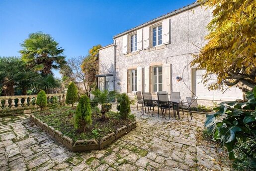 Maison 8 pièces 210 m² · à Marennes-Hiers-Brouage · 210 m² · 490 000 €