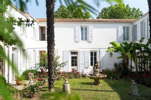 Maison 18 pièces 402 m² · à Le Château-d'Oléron · 402 m² · 945 000 €