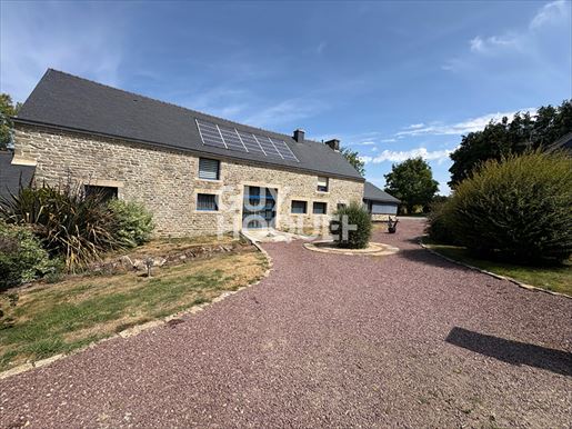 Maison 8 pièces 317 m² · à Monterblanc · 317 m² · 780 000 €