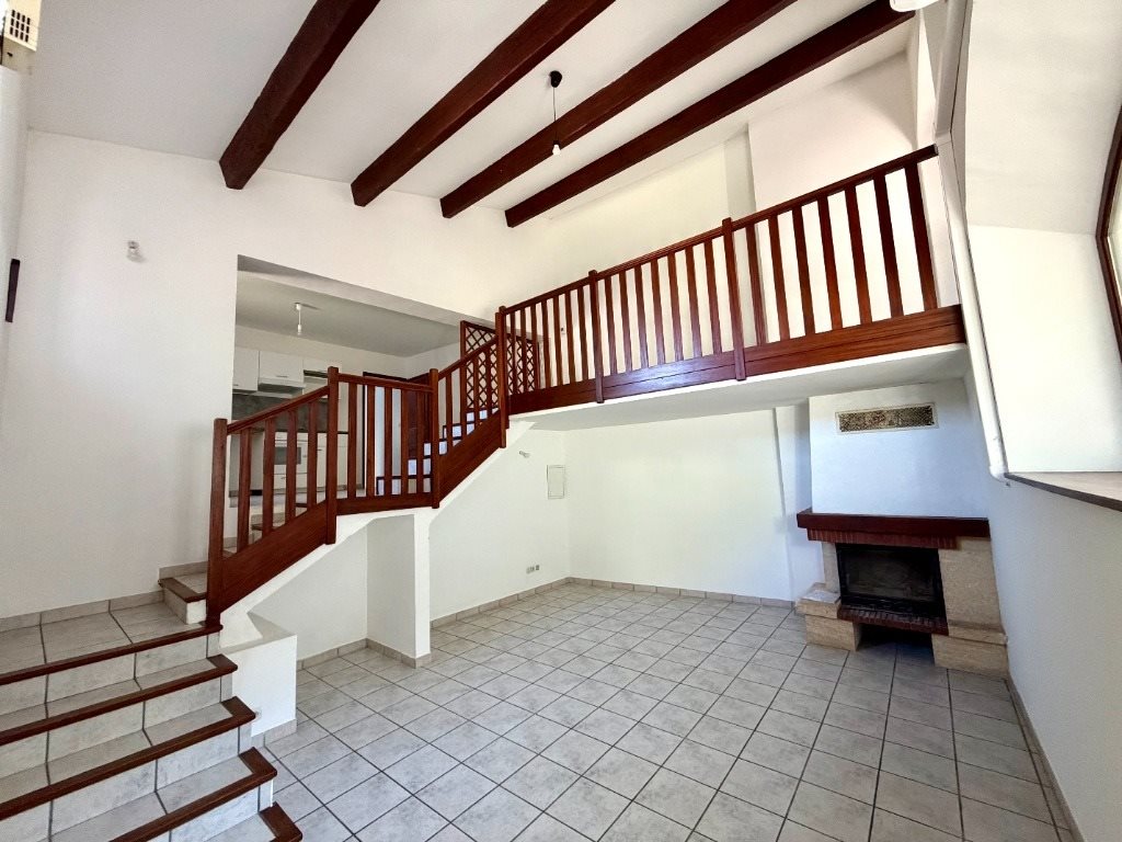 Appartement à louer, 82m², Rochemaure