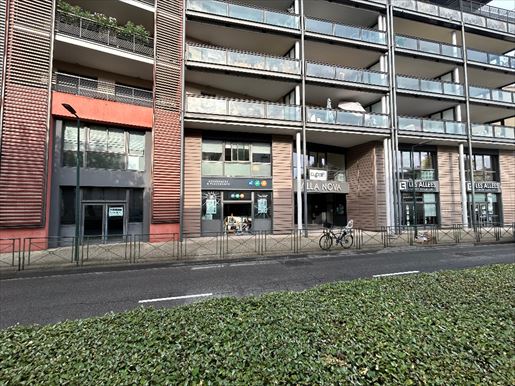 Parking 95 m² · à Montélimar · 95 m² · 120 000 €