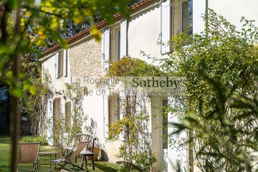 Maison 8 pièces 254 m² · à La Rochelle · 254 m² · 1 386 000 €