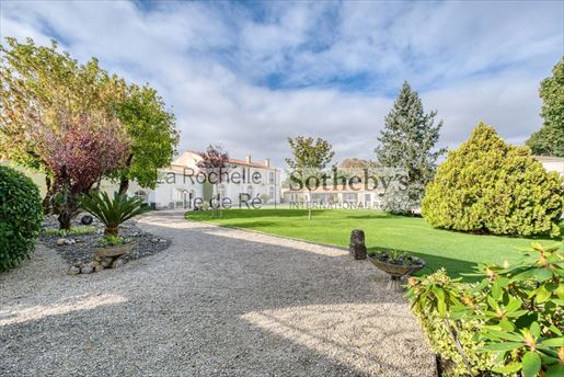 Maison 7 pièces 417 m² · à La Rochelle · 417 m² · 1 690 000 €