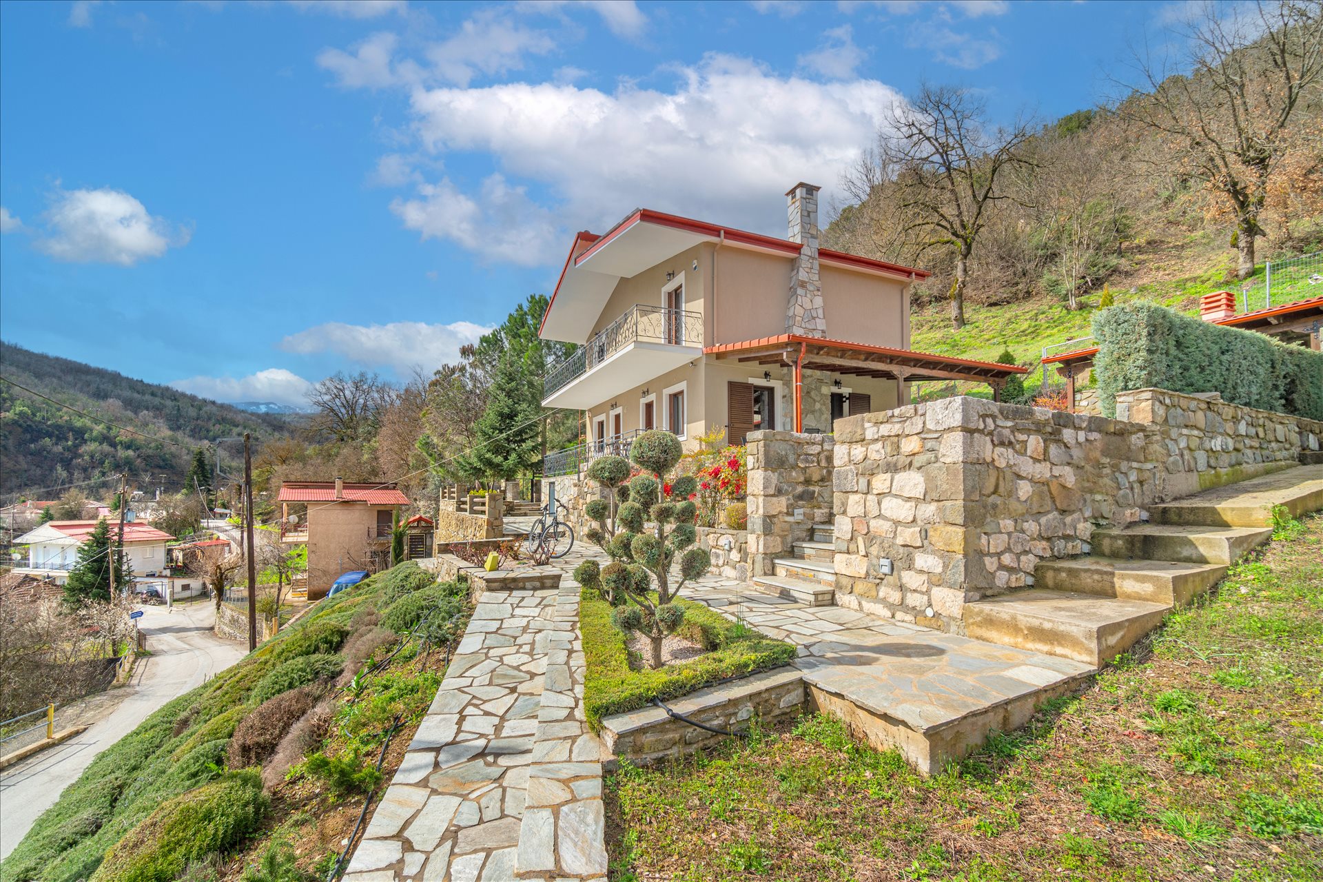 Mountain Home with Garden & Panoramic Views – Central Greece