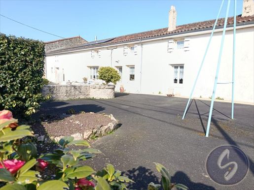 Maison 6 pièces 157 m² · à La Crèche · 157 m² · 195 000 €