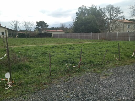 Terrain 881 m² · à Avensan · 105 000 €