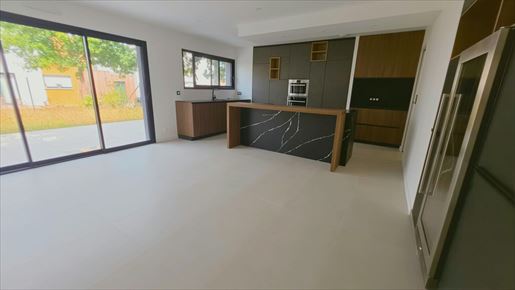 Maison 7 pièces 165 m² · à Le Rheu · 165 m² · 445 825 €