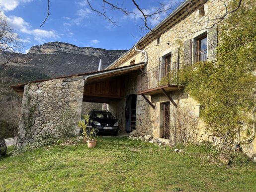Maison 10 pièces 210 m² · à La Motte-Chalancon · 210 m² · 479 000 €