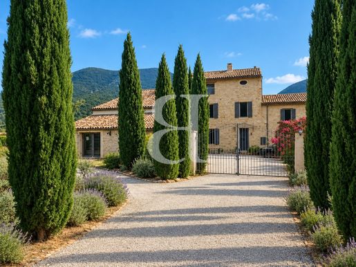 Maison 11 pièces 420 m² · à Nyons · 420 m² · 850 000 €