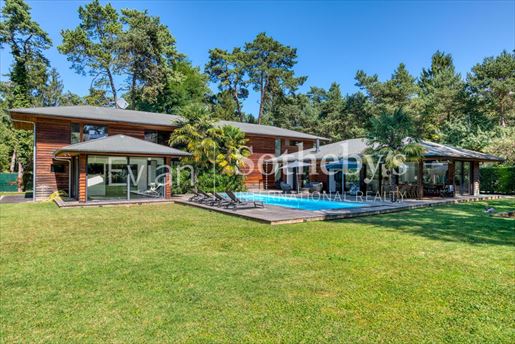 Maison 9 pièces 340 m² · à Sciez · 340 m² · 2 850 000 €