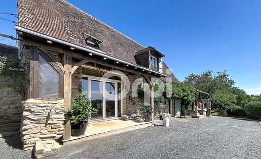 Maison 4 pièces 137 m² · à Génis · 137 m² · 330 000 €