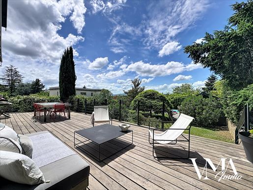 8 pièces 272 m² · à Limonest · 272 m² · 1 290 000 €