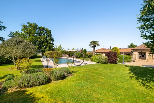 Maison 10 pièces 360 m² · à Chasselay · 360 m² · 1 385 000 €