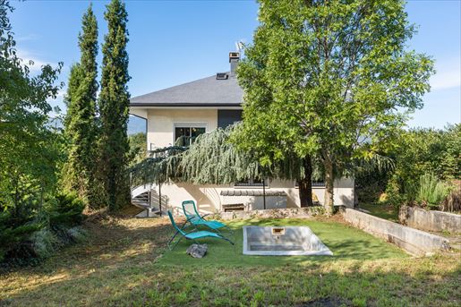 9 pièces 250 m² · à Aix-les-Bains · 250 m² · 899 000 €