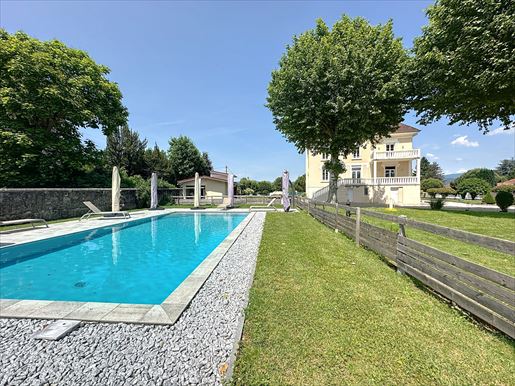 Maison 14 pièces 500 m² · à Le Pont-de-Beauvoisin · 500 m² · 880 000 €