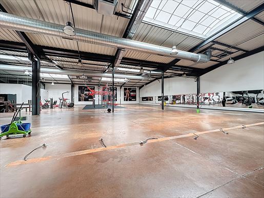 Local commercial 2640 m² · à Miribel · 2 640 m² · 1 990 000 €