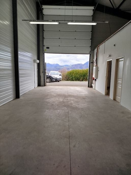 Local commercial 480 m² · à La Roche-sur-Foron · 480 m² · 757 900 €