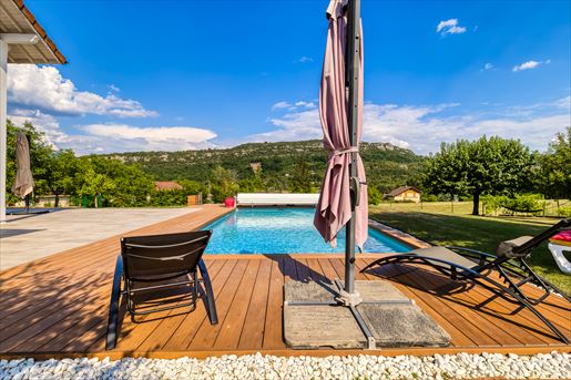 Maison 5 pièces 170 m² · à Saint-Pierre-de-Curtille · 170 m² · 625 000 €