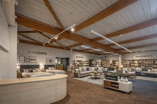 Local commercial 734 m² · à Viriat · 734 m² · 799 000 €
