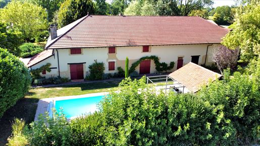 Maison 10 pièces 322 m² · à Saint-Nizier-le-Bouchoux · 322 m² · 448 000 €
