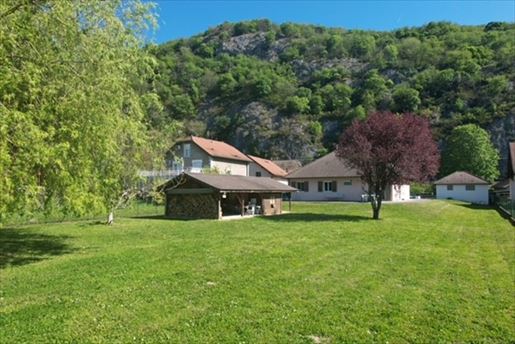 Maison 6 pièces 105 m² · à Vions · 105 m² · 70 000 €