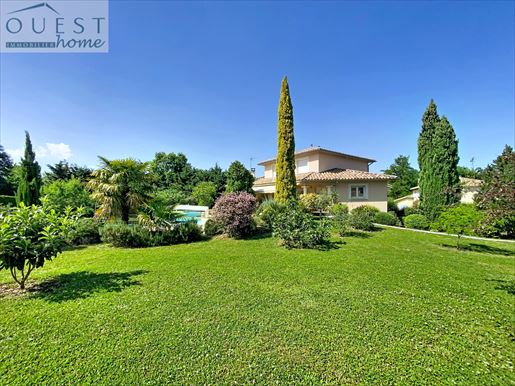 Maison 7 pièces 350 m² · à Ecully · 350 m² · 1 190 000 €