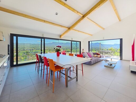 Maison 5 pièces 208 m² · au Beausset · 208 m² · 1 055 000 €