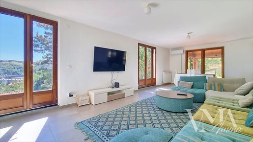 7 pièces 154 m² · à Givors · 154 m² · 392 000 €