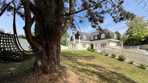 Maison 12 pièces 405 m² · à Aire-sur-la-Lys · 405 m² · 495 000 €