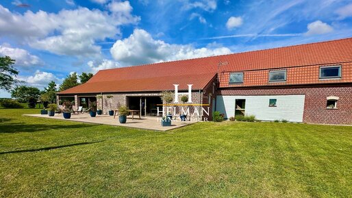 Maison 13 pièces 375 m² · à Wormhout · 375 m² · 650 000 €