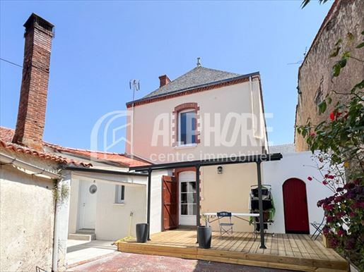 Maison 5 pièces 130 m² · à Nieul-le-Dolent · 130 m² · 215 000 €