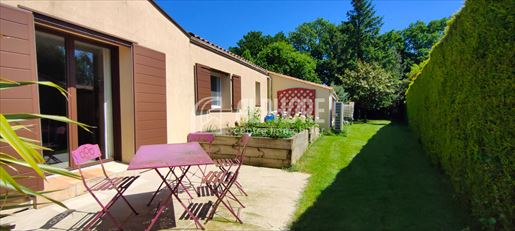 Maison 5 pièces 182 m² · à Essarts en Bocage · 182 m² · 289 000 €