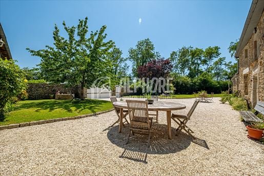 Maison 8 pièces 224 m² · à Saint-Etienne-de-Montluc · 224 m² · 599 830 €