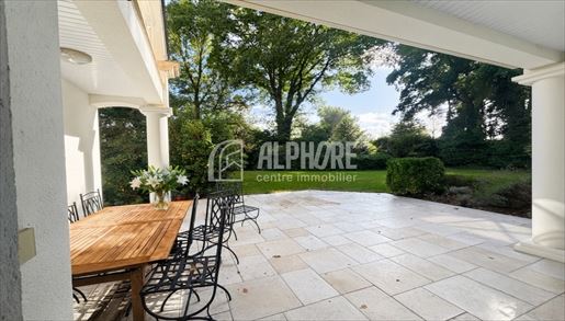 Maison 6 pièces 198 m² · à La Chapelle-sur-Erdre · 198 m² · 699 500 €