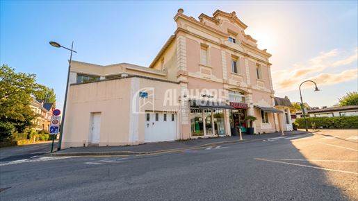 Local commercial 7 pièces 268 m² · à Le Pouliguen · 268 m² · 595 650 €