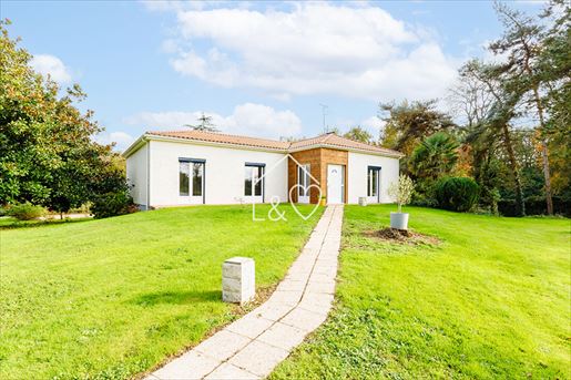 Maison 7 pièces 157 m² · à Aubigny-les Clouzeaux · 157 m² · 339 000 €