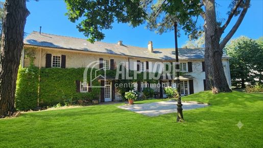 Maison 10 pièces 256 m² · à Besné · 256 m² · 441 000 €