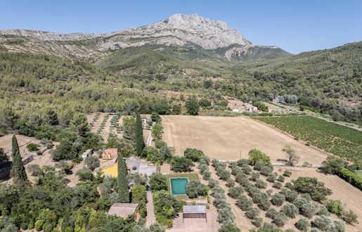 Maison 10 pièces 276 m² · à Aix-en-Provence · 276 m² · 2 490 000 €