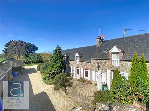 8 pièces 158 m² · à Saint-Coulomb · 158 m² · 998 400 €