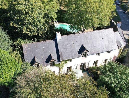 Maison 6 pièces 300 m² · à Évran · 300 m² · 1 092 000 €