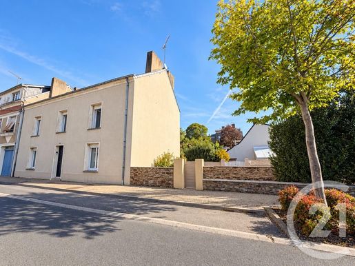 Maison 6 pièces 137 m² · à Ombrée d'Anjou · 137 m² · 139 000 €