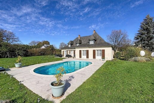 8 pièces 200 m² · à Châteaubriant · 200 m² · 418 000 €