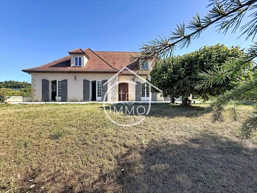 7 pièces 207 m² · à Sainte-Colombe · 207 m² · 278 000 €