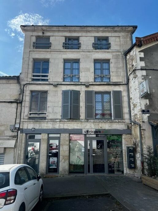 Annonce · à Saint-Maixent-l'Ecole · 240 m² · 311 400 €