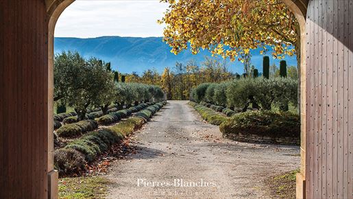 10 pièces 282 m² · à Gordes · 282 m² · 2 000 000 €